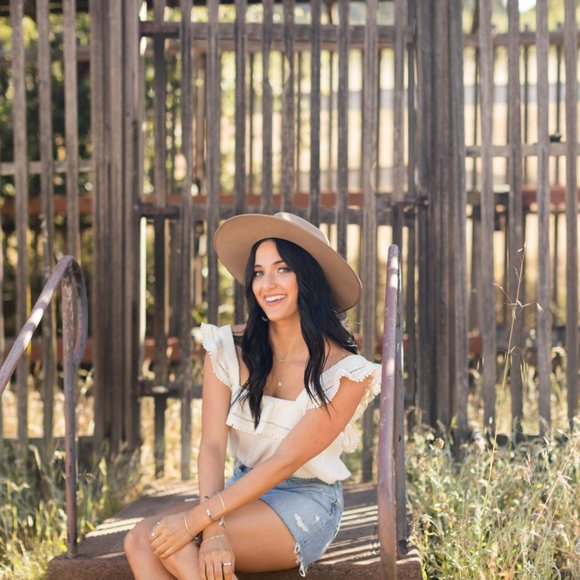 Meet your Posher, Emma - Picture 2 of 2